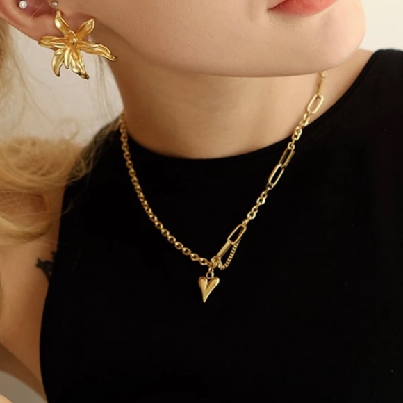 Waterproof gold plated heart pendant necklace - Picture 3 of 5